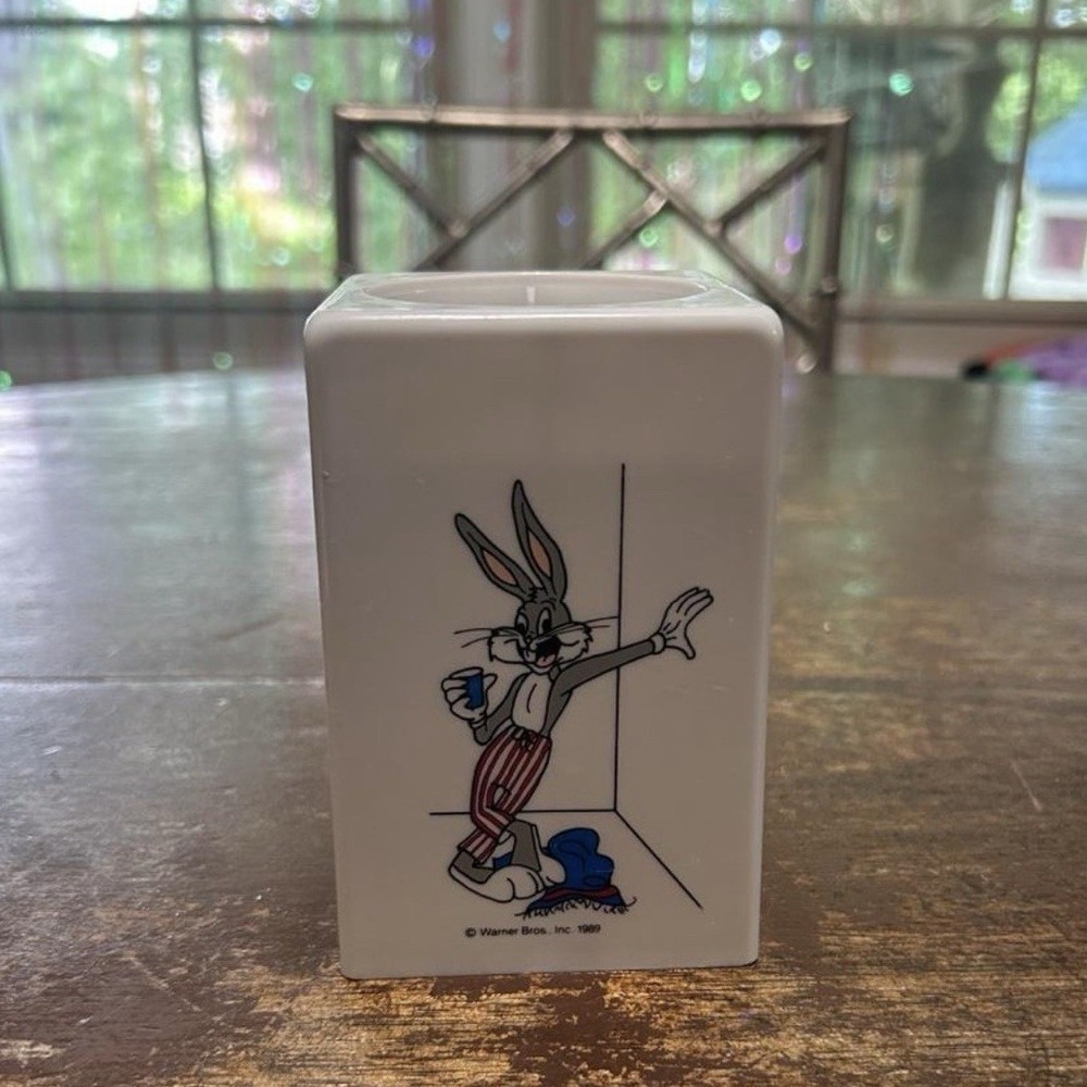 Vintage Warner Bros Looney Tunes Bugs Bunny Ceramic Toothbrush Holder 1989 White